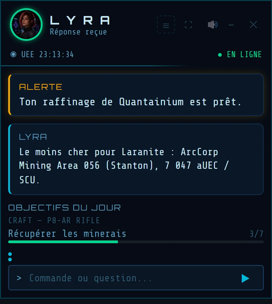 Overlay compact : en-tête avec boutons, alerte de raffinage, réponse de LYRA, objectif du jour épinglé avec sa progression, barre de saisie